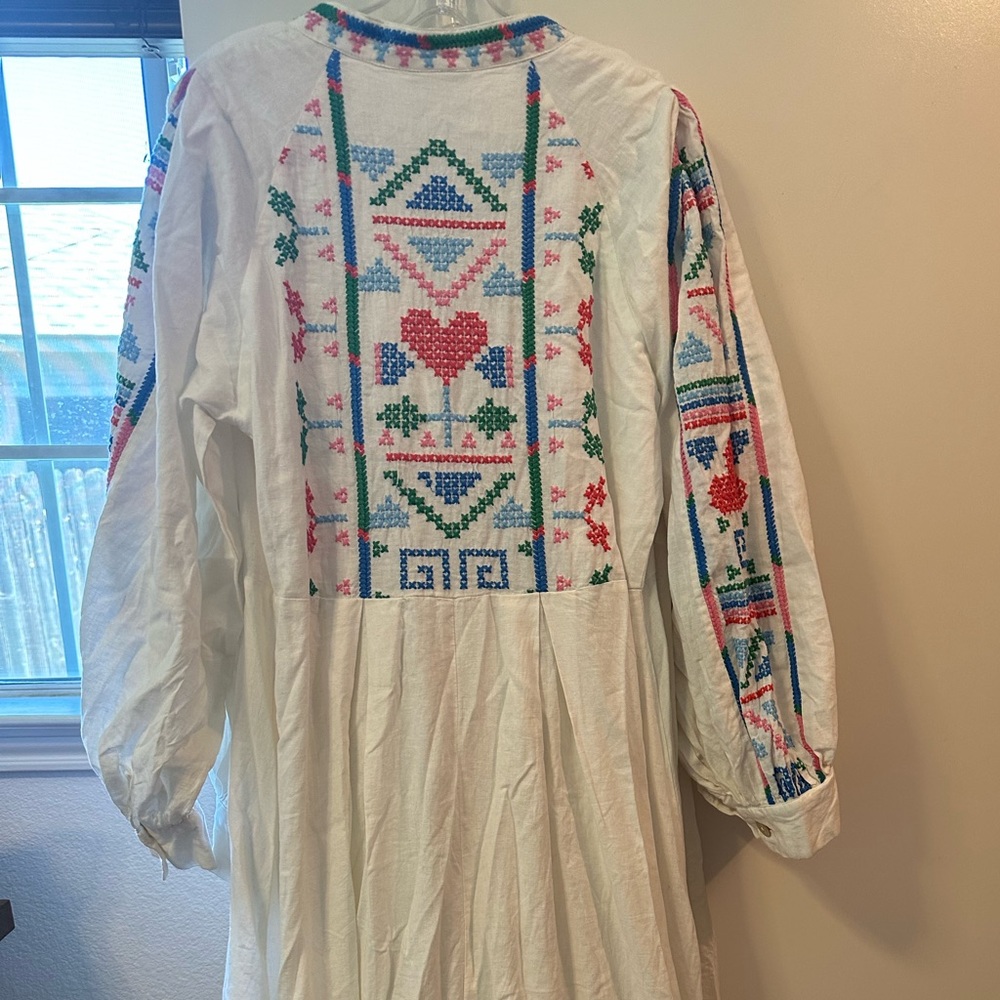 FARM Rio Embroidered White Maxi Dress with Multicolor Trim - Picture 13 of 16